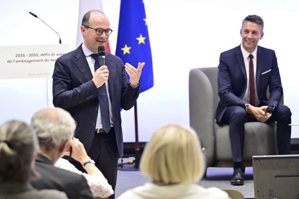 journaliste-animateur-conference-amenagement-territoire-2 journaliste-animateur-conference-amenagement-territoire-2